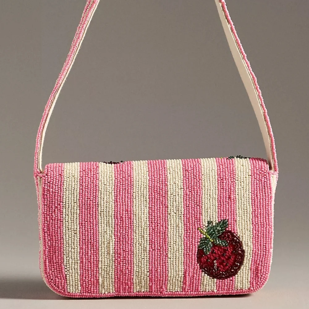 ๐ผ NWT Anthropologie Fiona strawberry beaded purse - Picture 3 of 5